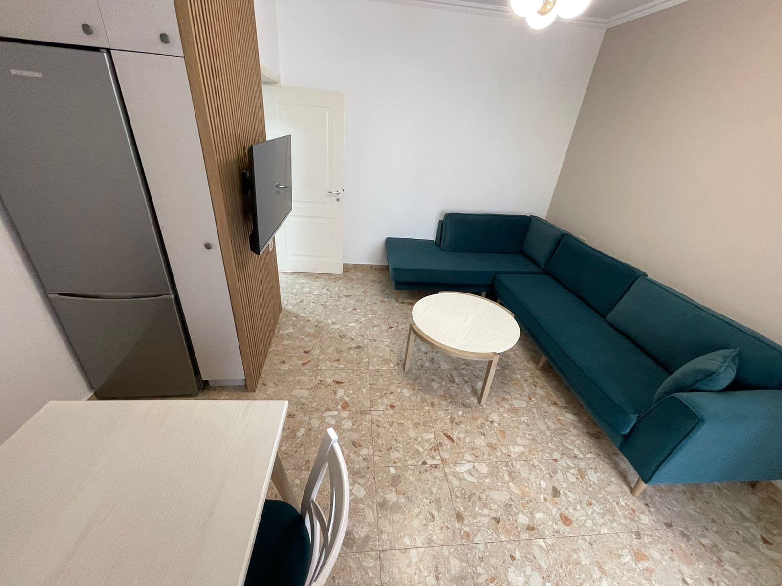 Jepet me qera Super apartament 1+1 i pa banuar me pare tek Ambasada Amerikane 2