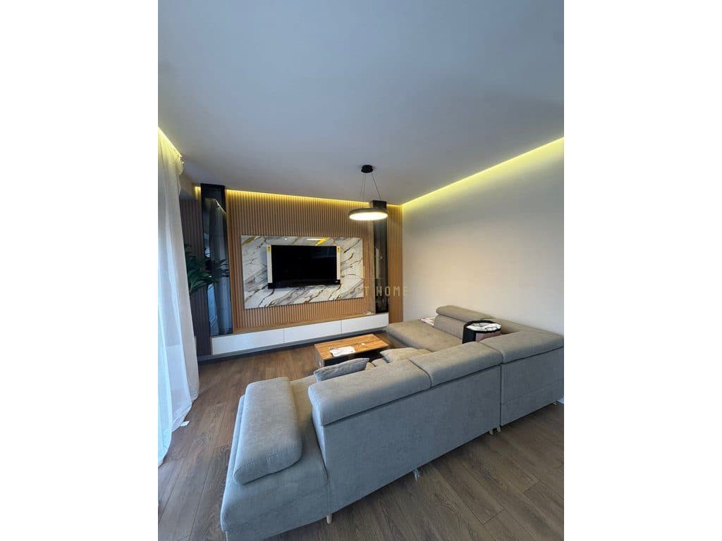Jepet me qera apartament 2+1+2+ Post Parkimi , Kopshti Botanik /1200 euro