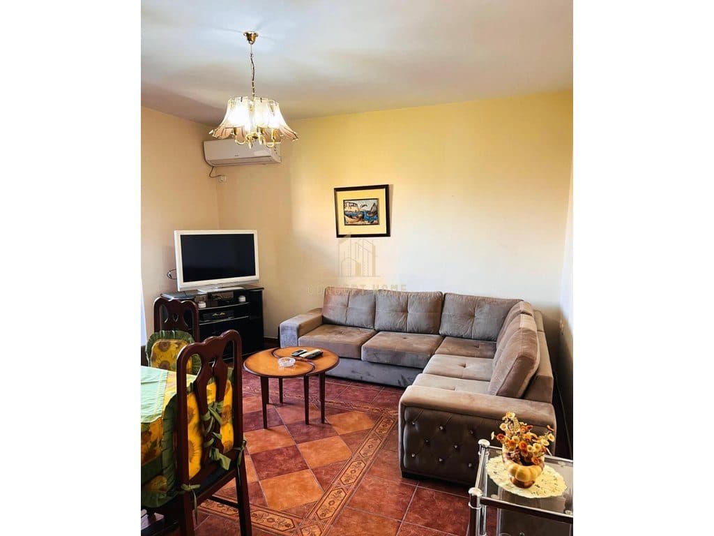 Jepet me qera apartament 2+1 tek Pazari i Ri
