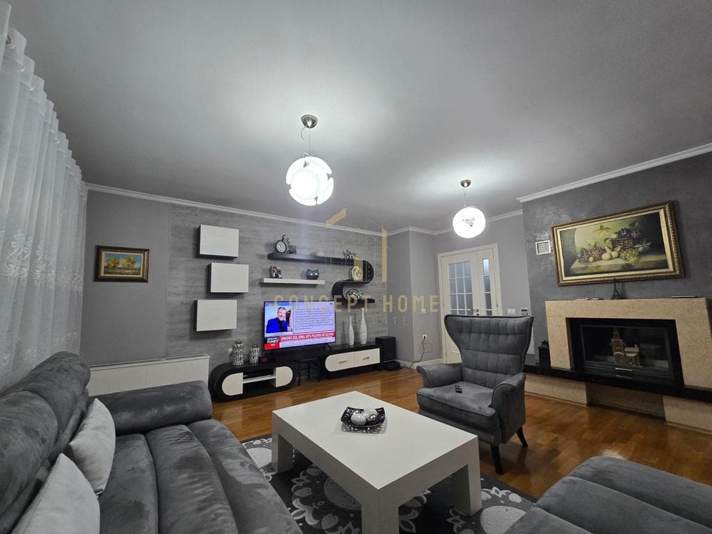 Shitet apartament 3+1 prane 21 Dhjetori 2