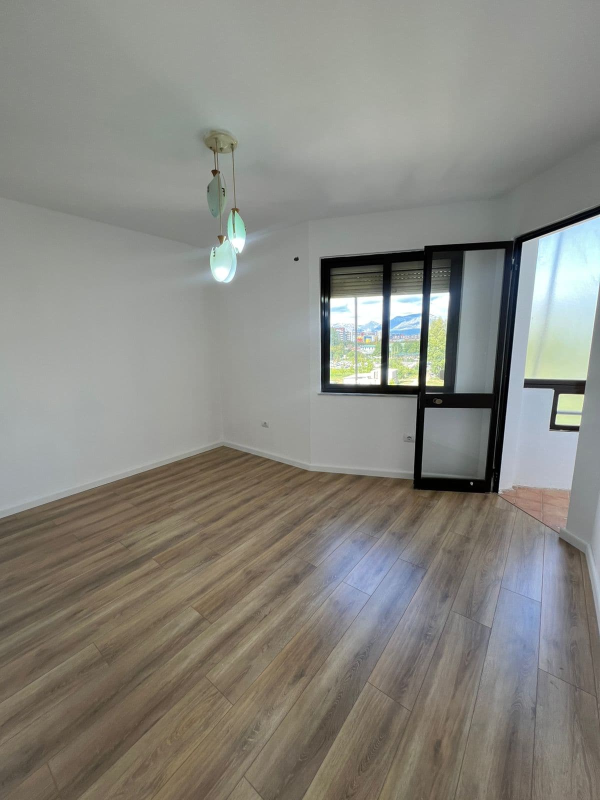 Shitet Apartament 2+1 – Ish-Fusha e Aviacionit 4