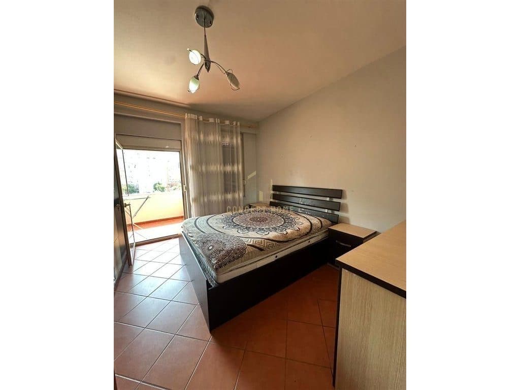Shitet Apartament 2+1 tek 21 Dhjetori 4