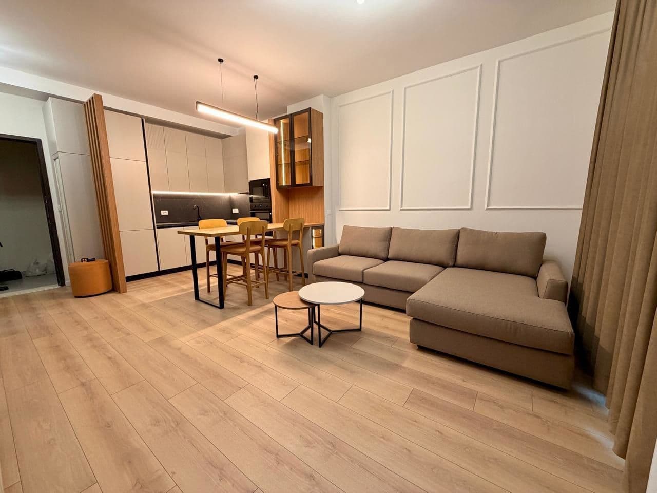 Jepet me qera apartament 1+1 tek Komuna e Parisit 2