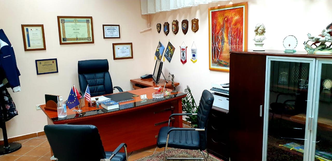 Zyre me qira në Bulevardi Zogu i Parë, Tiranë - 300€ | 25 m²