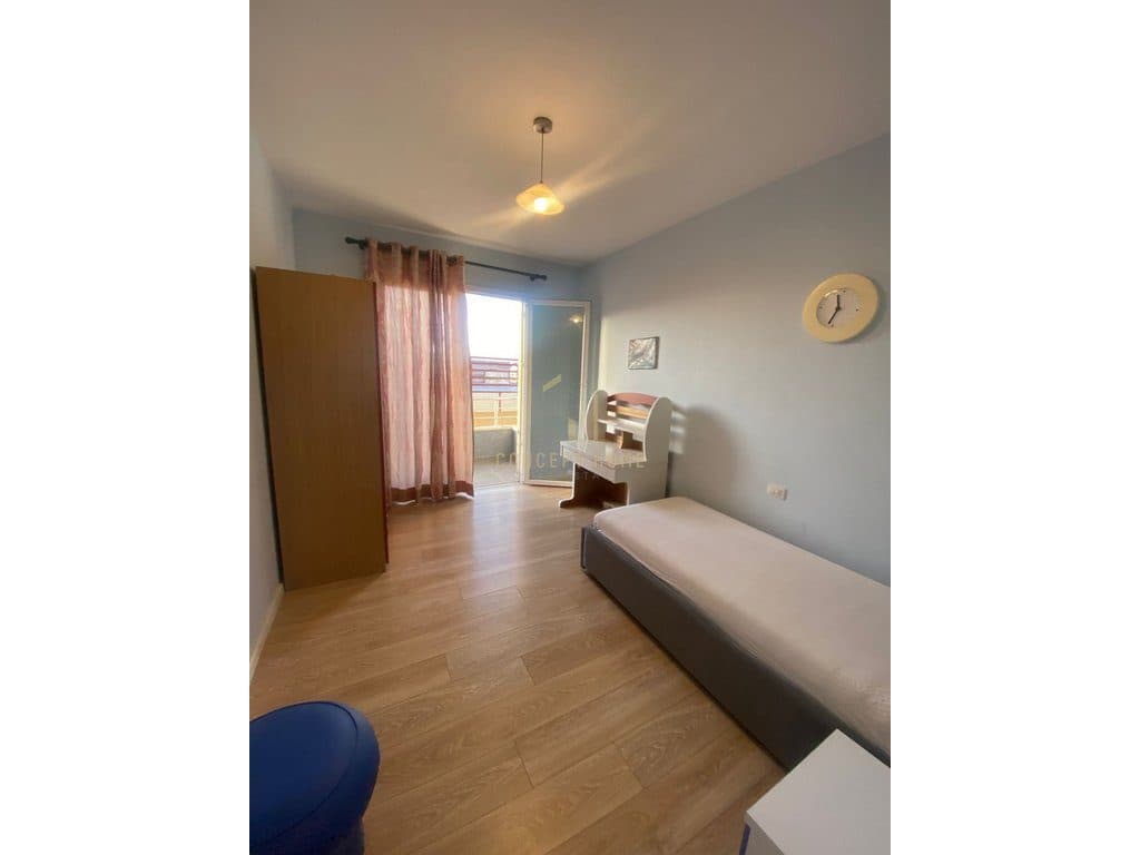 Jepet me qera Apartament 2+1 te Rruga Peti, Liqeni i Thatë 2