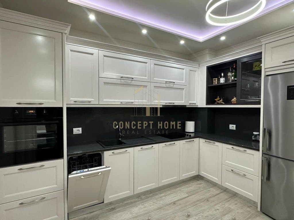Jepet me qera Apartament 2+1+2 ne Qender 3