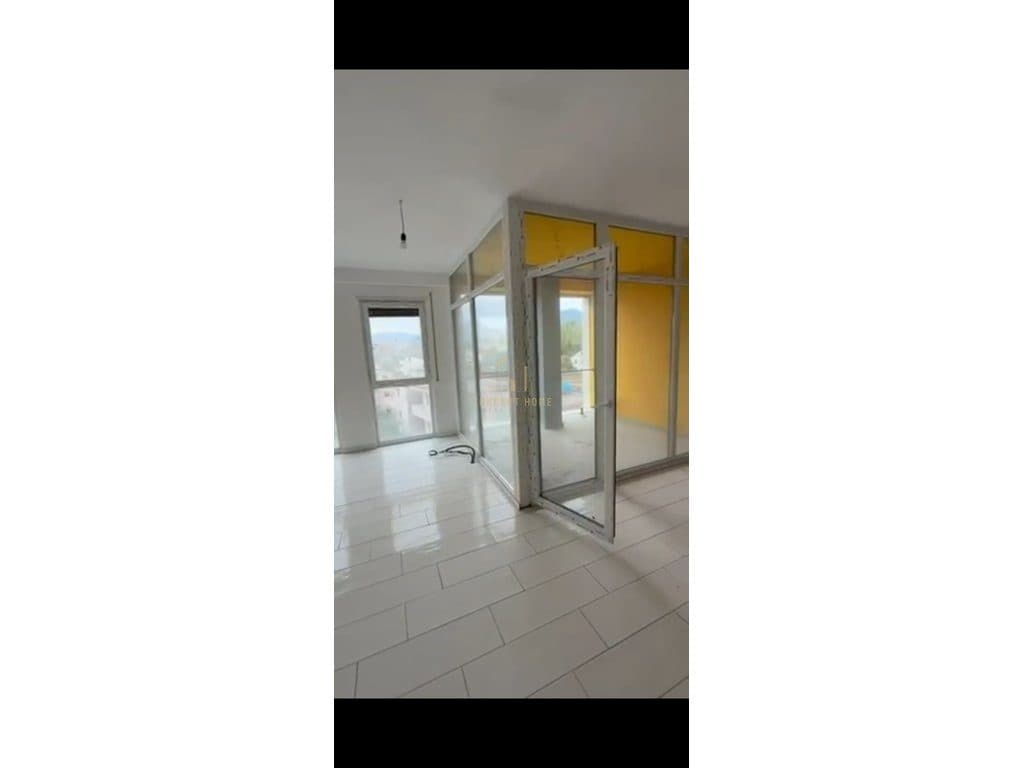 Shitet apartament 2+1+2 tek Bulevardi i Ri