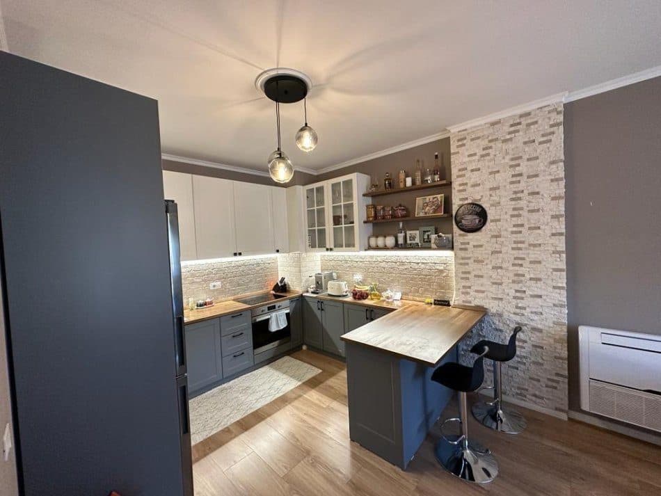 Shitet Apartament 2+1 Ne Laprake 2