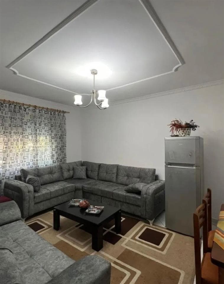 Shitet apartament Ne Xhamllik 4
