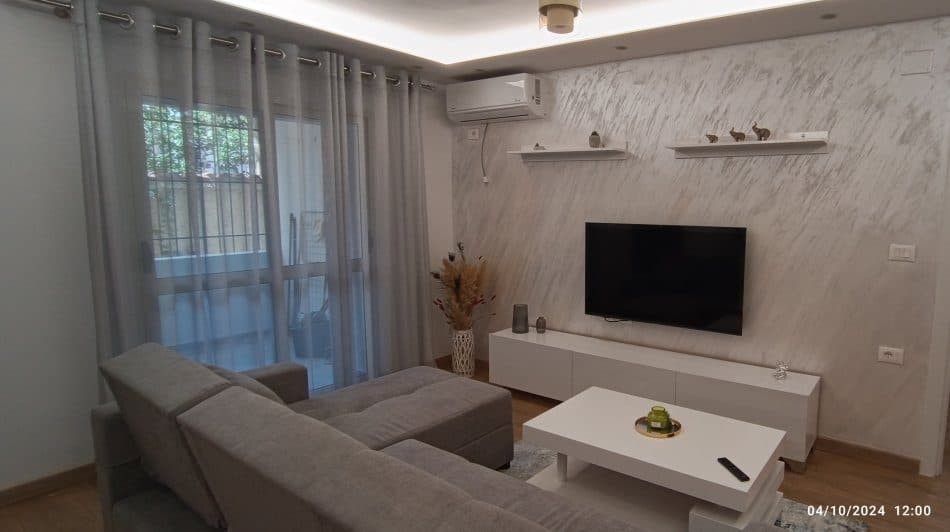 Jepet me qera Apartament 2+1 Ne Qender 2