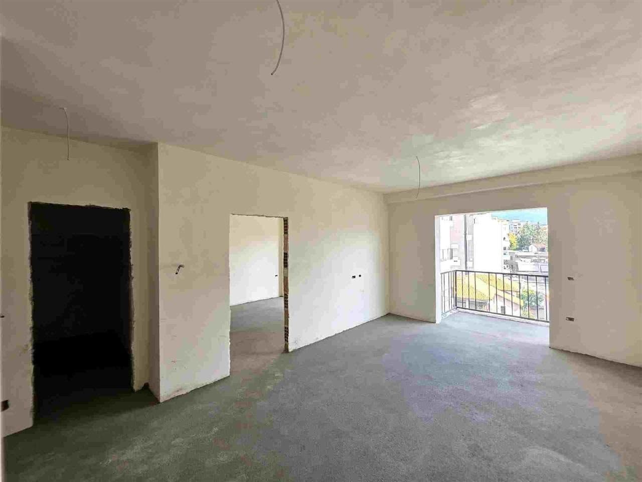 Shitet apartament 1+1 tek Rruga e Dibres