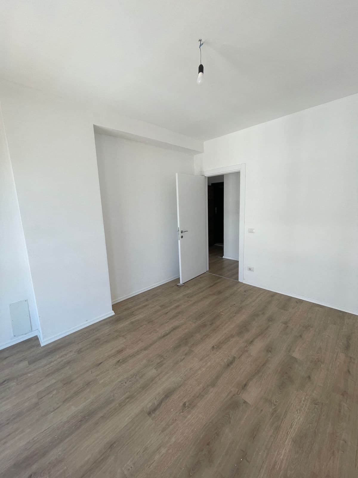 Jepet me qira apartament 2+1 tek Univers City