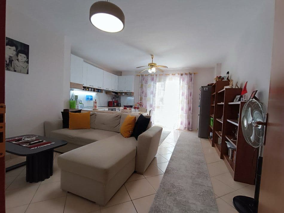 Shitet apartament 2+1+2 ne Fresk