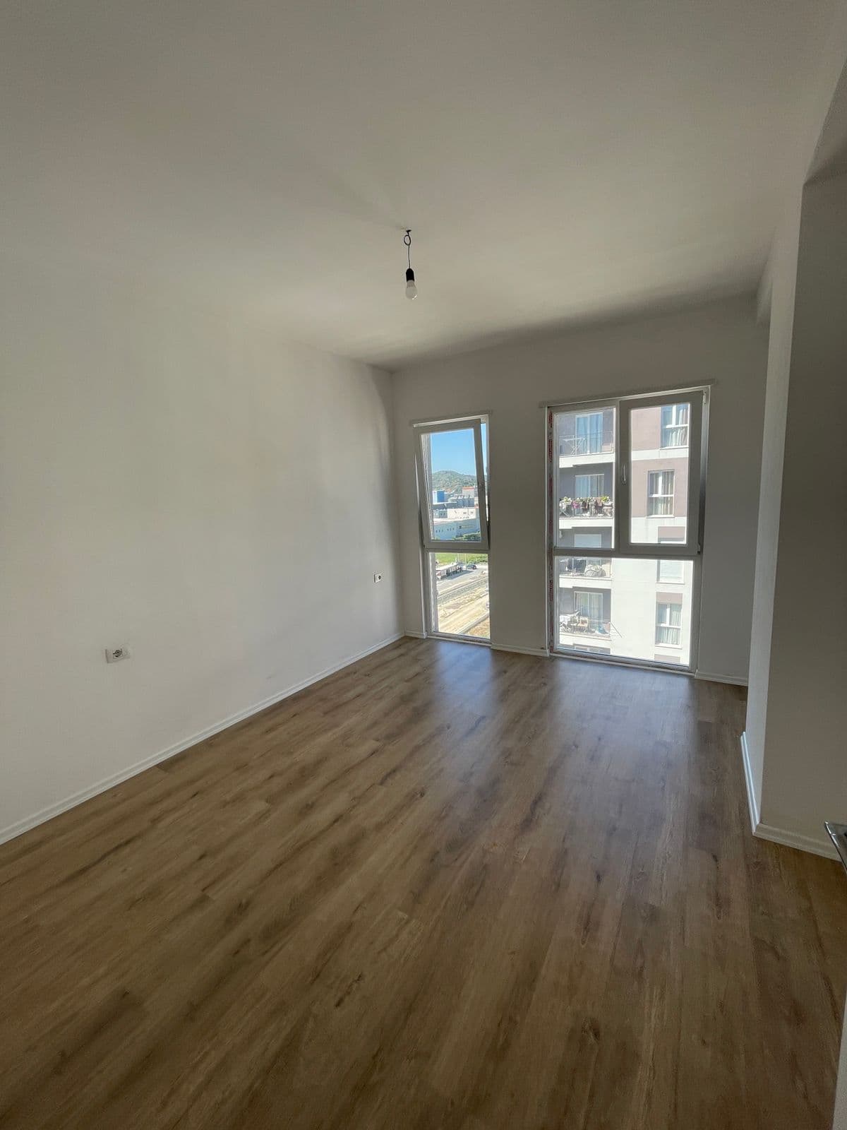 Jepet me qira apartament 2+1 tek Univers City 4