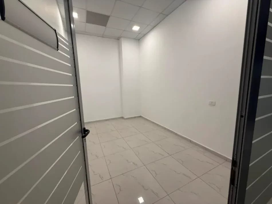 Dyqan To Rent në Rruga Jordan Misja, Tirana - 7000€ | 415 m² 4