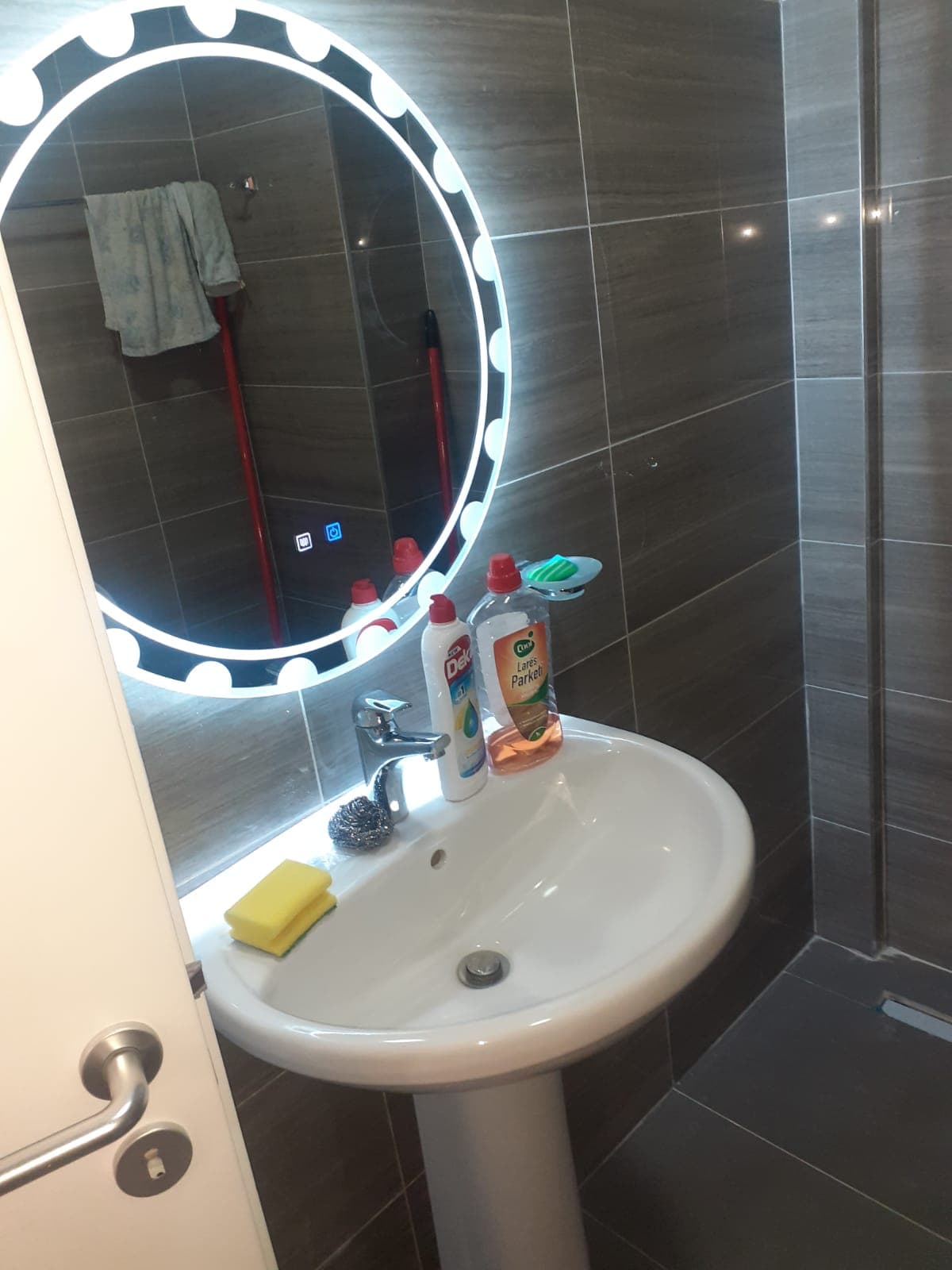 Jepet me qera apartament 2+1 Te Kodra Diellit 3