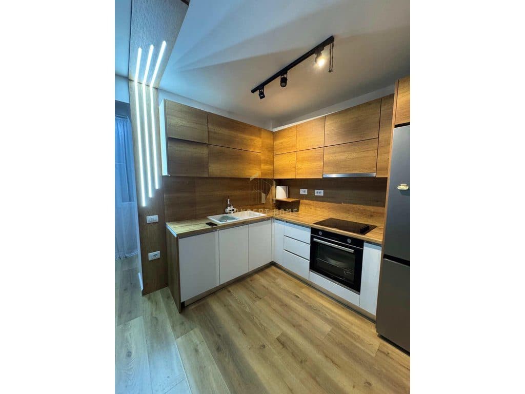 Apartament 2+1 me qera ne Kinostudio. 3