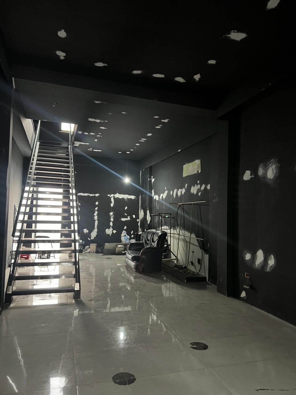 Dyqan Me Qira Rruge Kryesore në Bllok, Tiranë - 7000€ | 300 m² 3