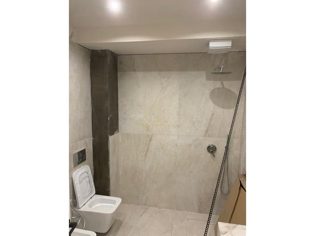 Jepet me qera apartament 3+1+3 tek Kristal Center 4