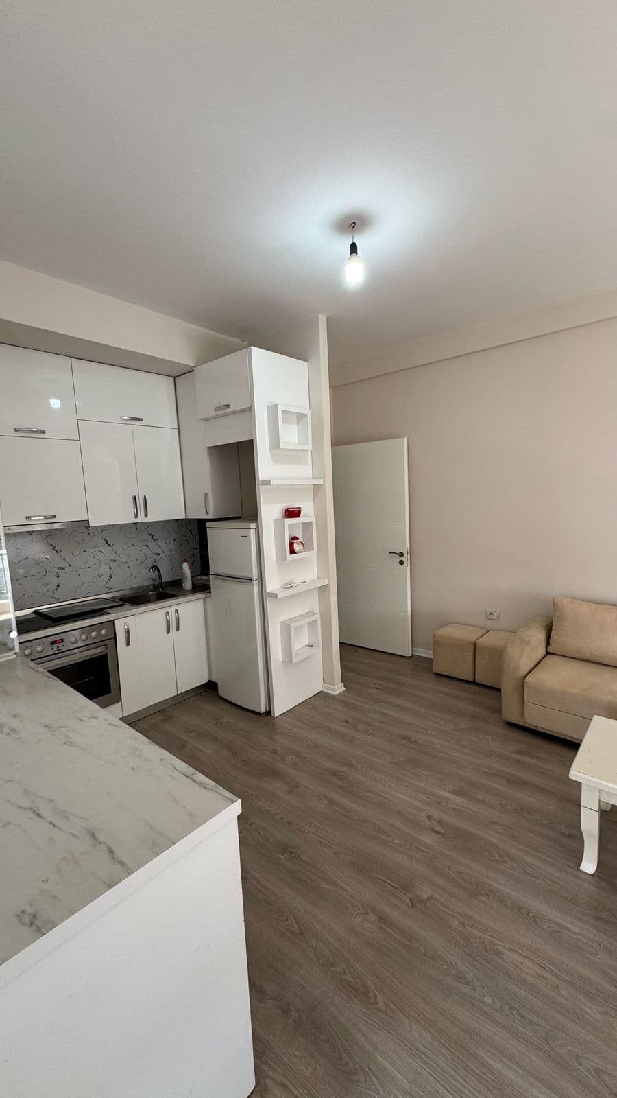 Jepet me qera apartament 3+1+2 tek Ish Fusha e Aviacionit 4