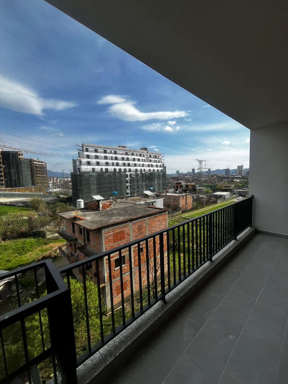 Shitet apartament 1+1 ne Paksuqan ( Unaza e Madhe )