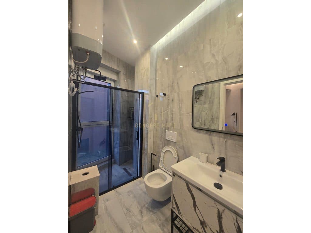 Jepet me qera apartament 2+1+2+P tek Bulevardi i ri 4