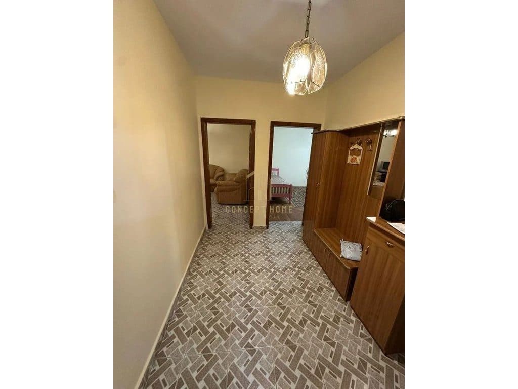 Jepet me qera apartament 2+1 tek Bulevardi Zogu i Pare. 2
