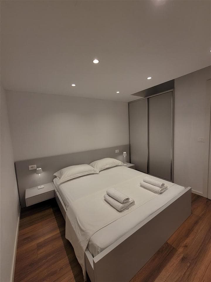 Jepet me qera Apartament 1+1 Tek Rruga e Durresit 2