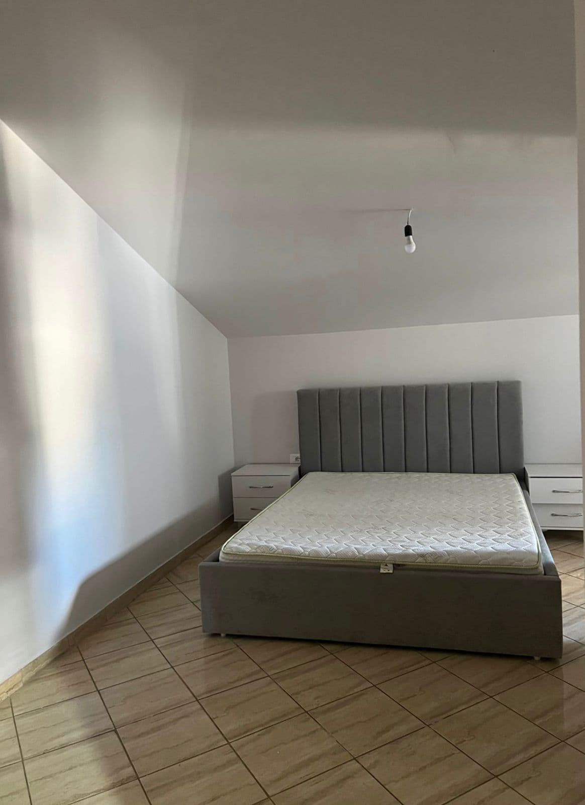 Jepet me qera shtepi private 2+1 ne Paskuqan 4