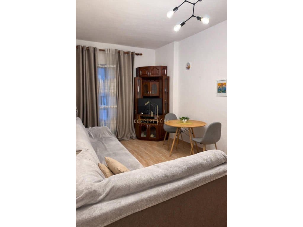 Jepet apartament me qera 1+1 ne