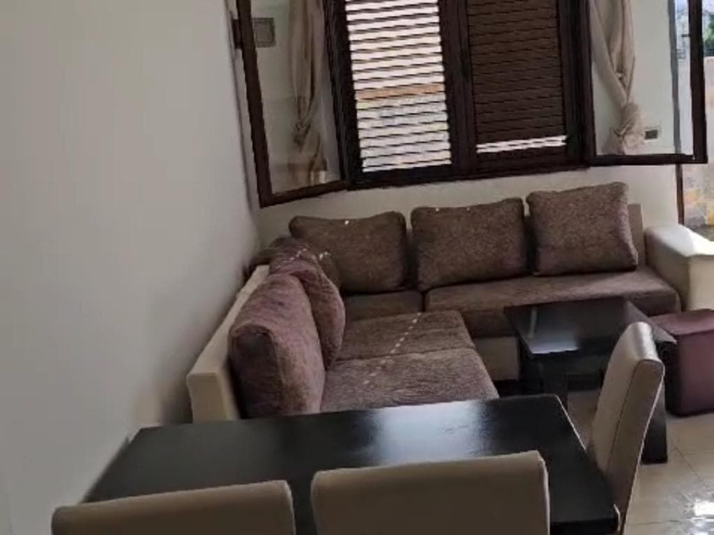 JEPET ME QERA APARTAMENT 1+1 PRANE SHINAVE TE TRENIT TEK KRYQEZIMI I RRUGES JORDAN MISJA