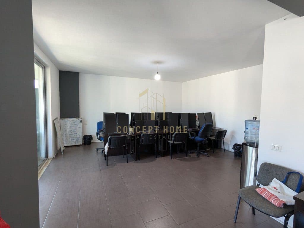 Jepet me qera ambient ne Zog te Zi/Çmimi:750 Euro/muaji 3
