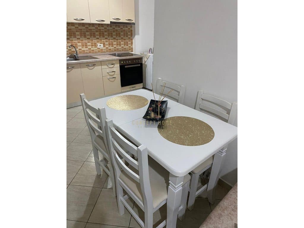 Shitet apartament 2+1 ne Kombinat 2