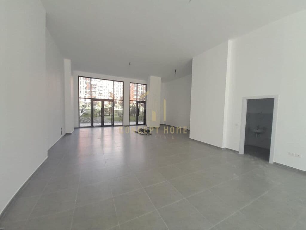 Pronë Komerciale Me Qira në Oxhaku, Tiranë - 2000€ | 131 m²