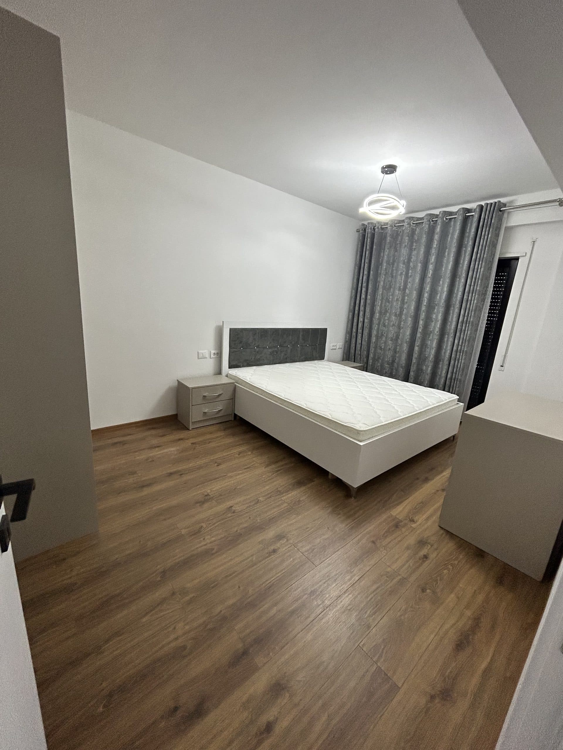 Jepet apartament 2+1+2+parkim me qera tek Kodra e Diellit 2 2