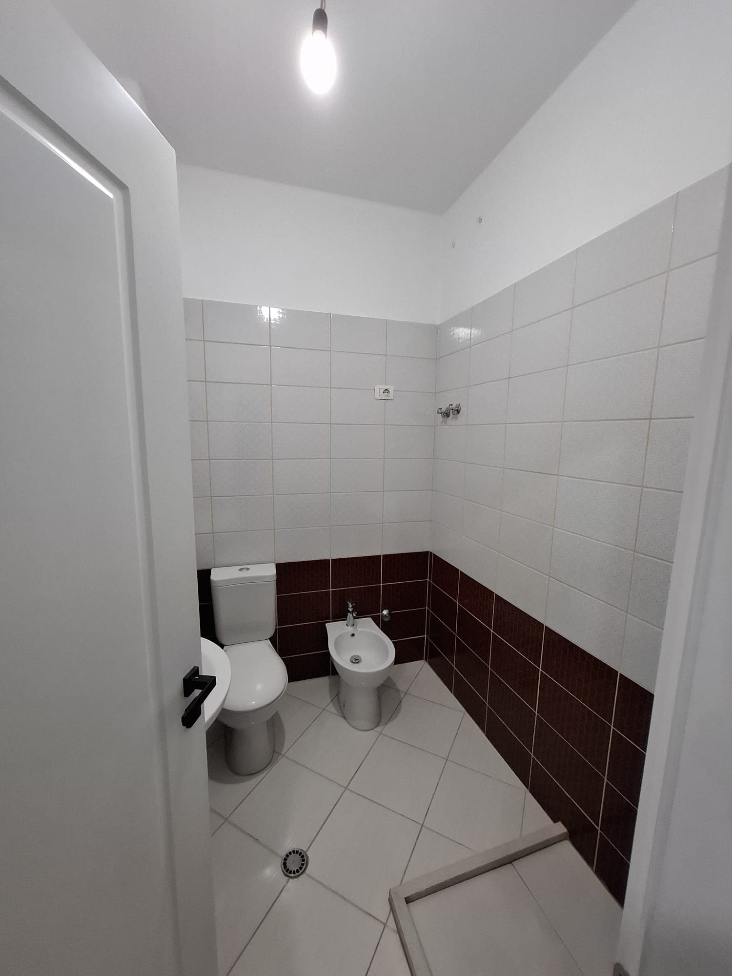 Shitet Apartament 2+1 tek Pallatet Cabej 2