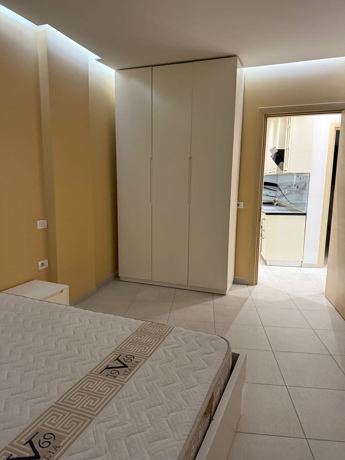 Shitet Apartament ne Astir 3