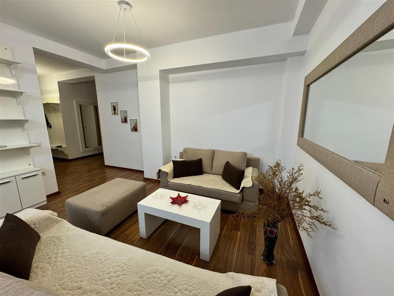 Jepet me qera apartament 3+1+2 tek Liqeni i thate