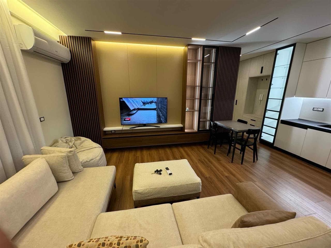 Jepet Apartament me qera 2+1 Ne Astir (Green City) 2