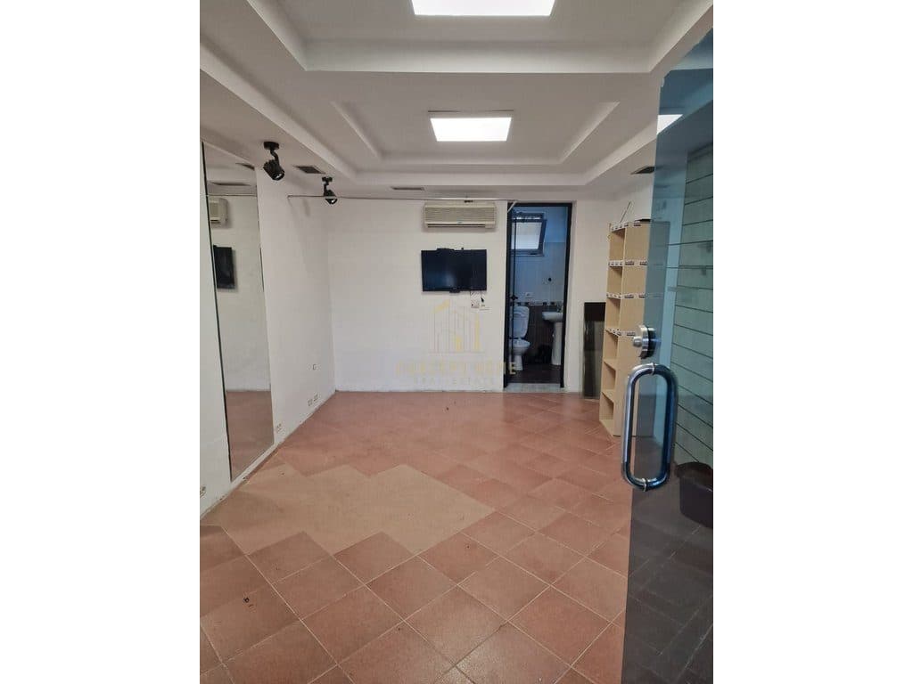 Dyqan Për Qira në Ali Demi, Tiranë - 500€ | 0.5 kat