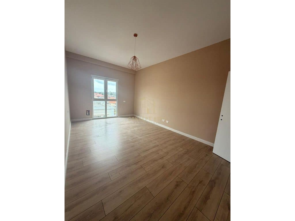 Shitet apartament 1+1 ne Sauk ,Tirana Porta e Re 3