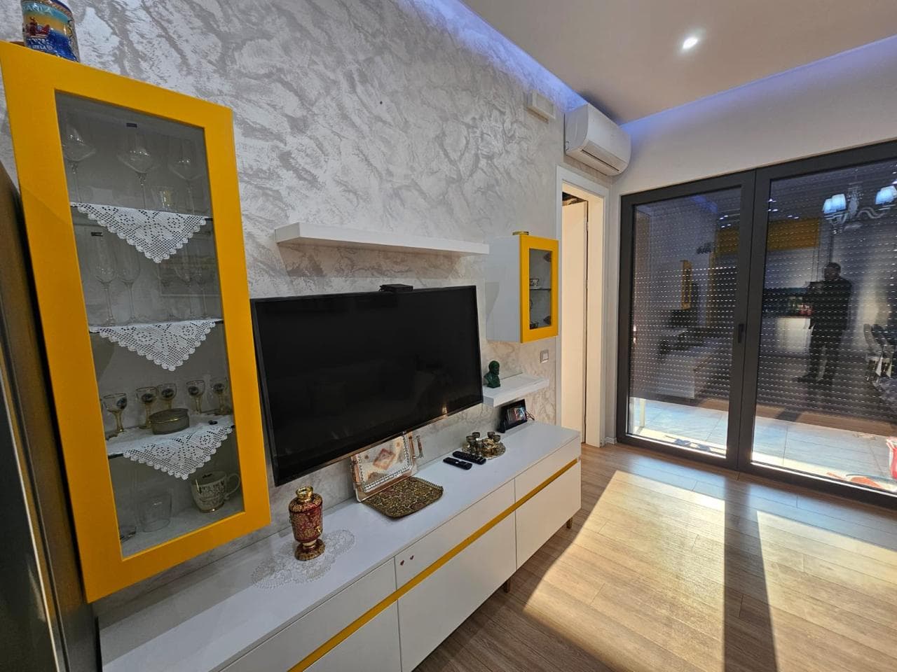 Jepet me qera Apartament 1+1 tek Kompleksi Delijorgj / 1000 euro 2