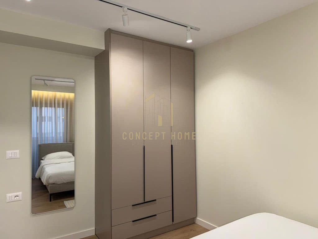 Shiten dy apartamente bashke 1+1 tek Kryqezimi 21 Dhjetorit. 4