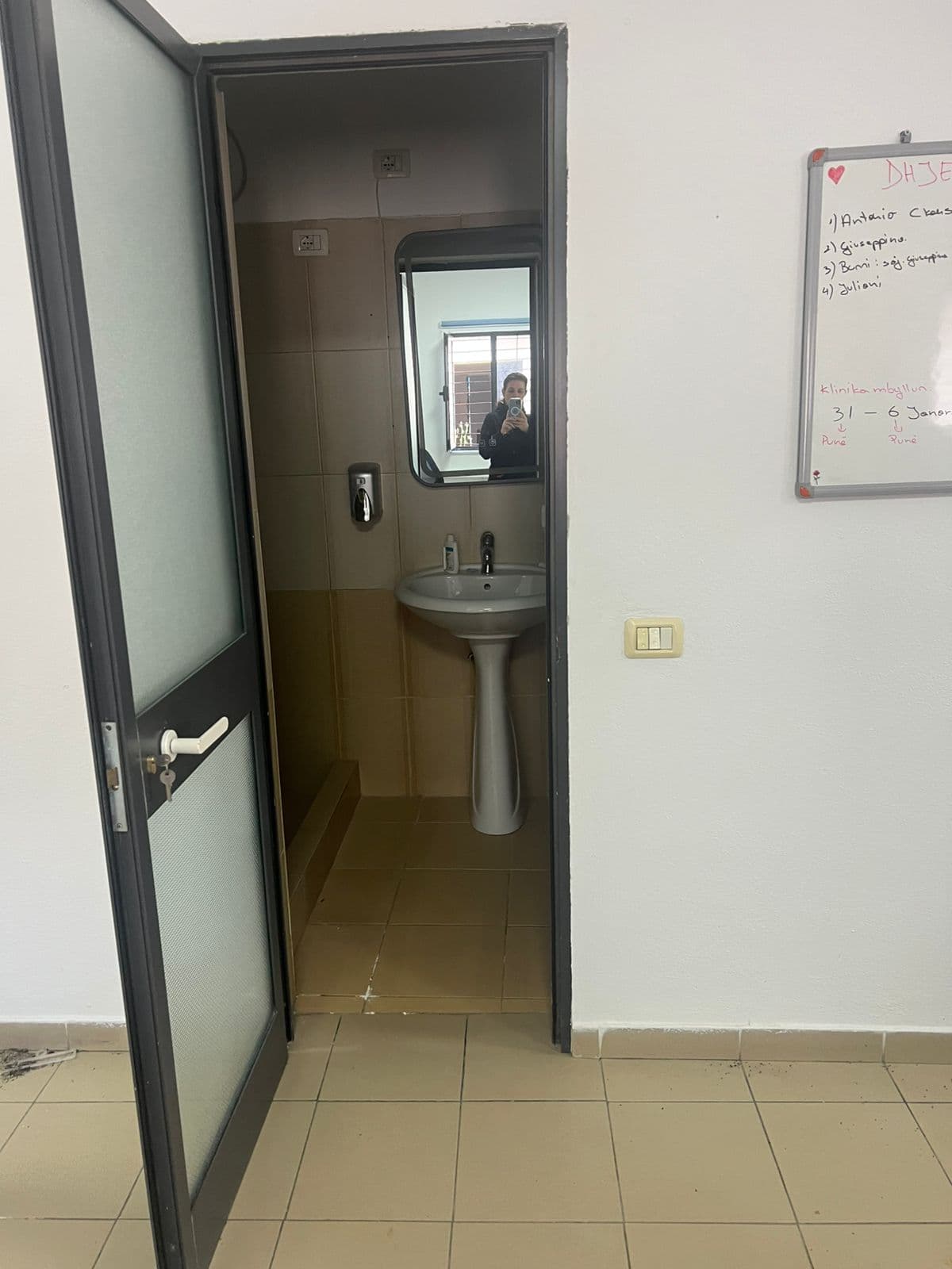 Jepet me qera zyre tek Pazari i Ri. 3
