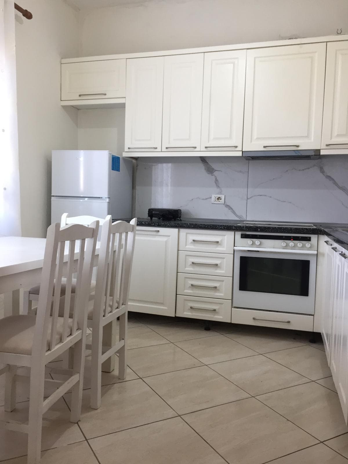 Jepet me qera Apartament 2+1 ne Astir 3