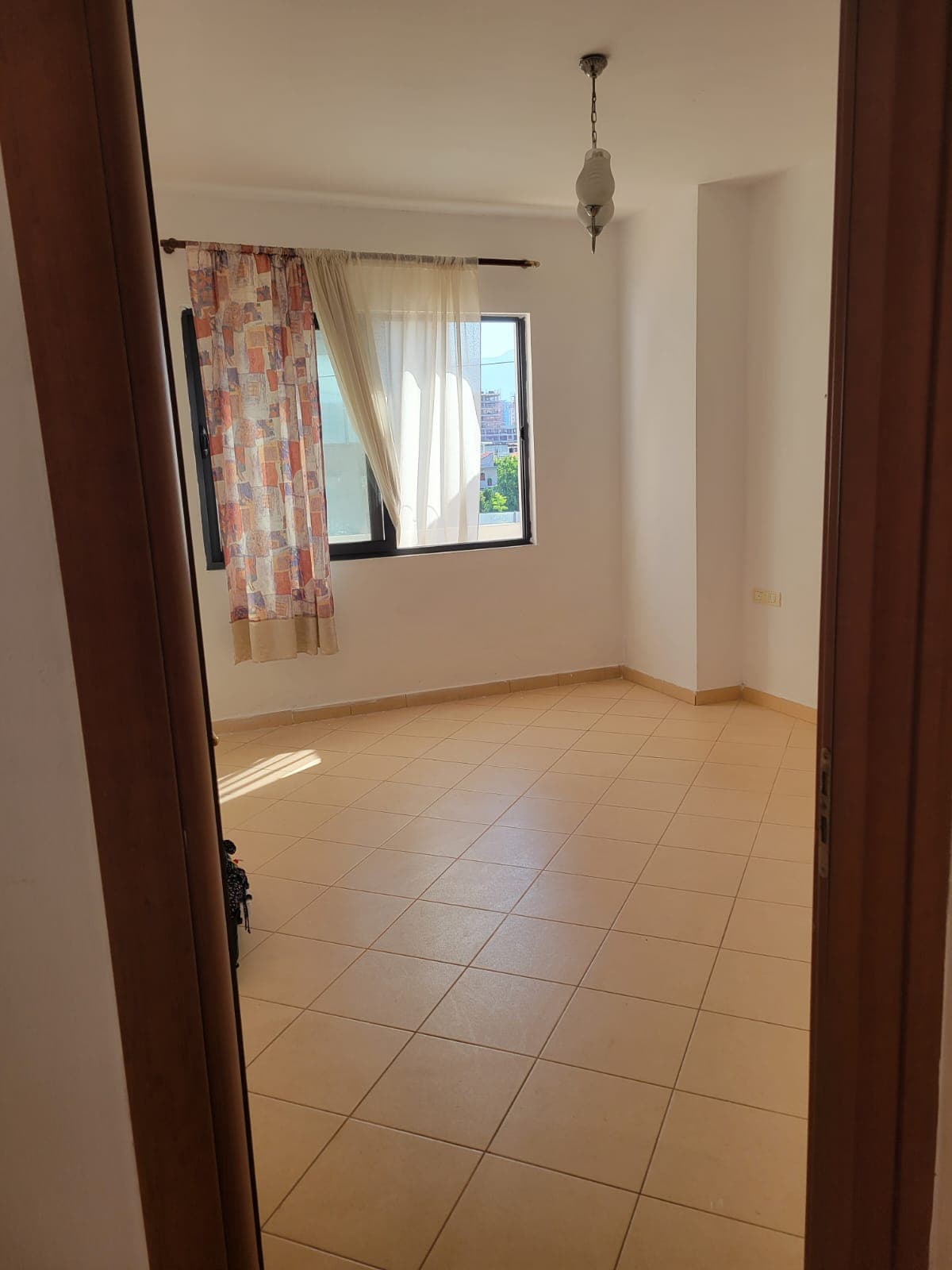 Shitet apartament ne Astir
