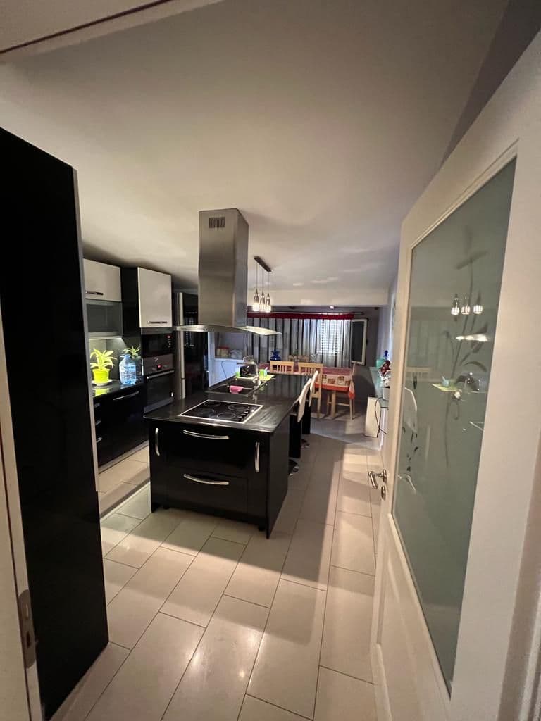 Shitet apartament 4+1+2 ne Fier