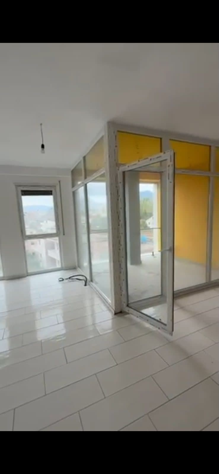 Shitet apartament 2+1+2 tek Bulevardi i Ri