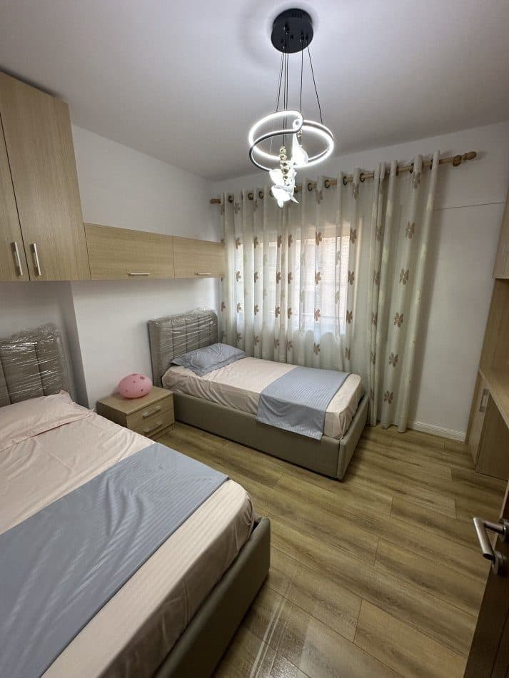 Shitet Apartament 2+1 Kombinat 3