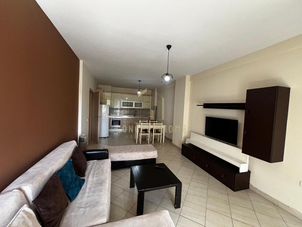 Jepet me qera Apartamenti 2+1+2 ne Astir 3